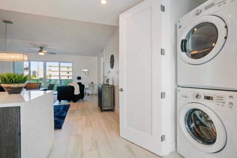 Condominio en venta en Lake Worth, Florida, 1 dormitorio, 95.78 m2 № 1224674 - foto 1
