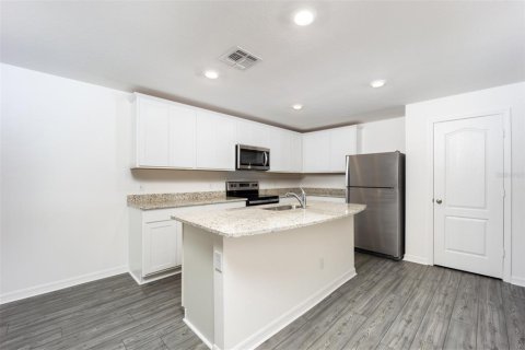 House in Lake Alfred, Florida 3 bedrooms, 130.34 sq.m. № 2106803 - photo 4