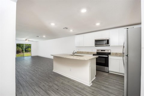 House in Lake Alfred, Florida 3 bedrooms, 130.34 sq.m. № 2106803 - photo 3