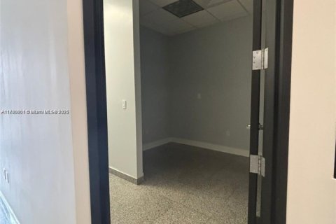 Commercial property in Coral Gables, Florida № 1868039 - photo 5