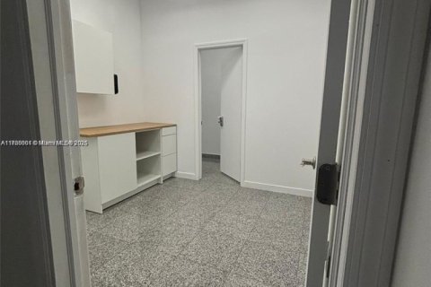 Commercial property in Coral Gables, Florida № 1868039 - photo 6