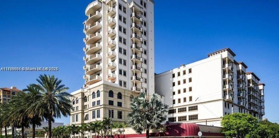 Commercial property in Coral Gables, Florida № 1868039