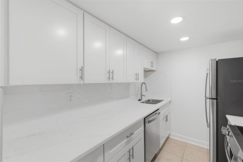 Купить кондоминиум в Сент-Пит-Бич, Флорида 6 комнат, 73.39м2, № 2120416 - фото 10