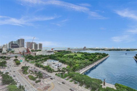 Condominio en venta en Miami, Florida, 1 dormitorio, 113.34 m2 № 2034632 - foto 21