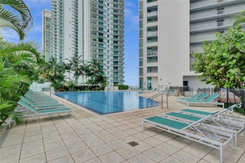 Condominio en venta en Miami, Florida, 1 dormitorio, 113.34 m2 № 2034632 - foto 15