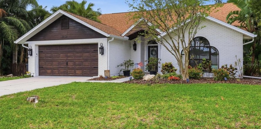 House in Bradenton, Florida 3 bedrooms, 174.01 sq.m. № 2100010