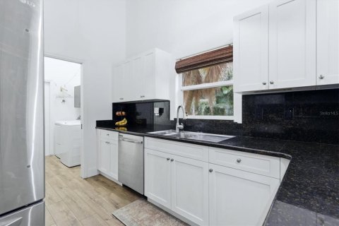 House in Bradenton, Florida 3 bedrooms, 174.01 sq.m. № 2100010 - photo 12