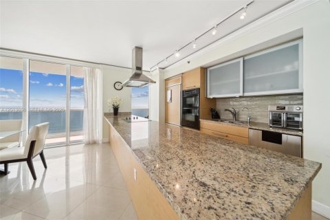 Condominio en alquiler en Hallandale Beach, Florida, 3 dormitorios, 191.84 m2 № 2145709 - foto 20