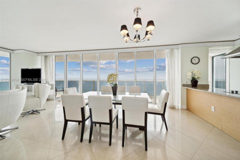 Condominio en alquiler en Hallandale Beach, Florida, 3 dormitorios, 191.84 m2 № 2145709 - foto 3