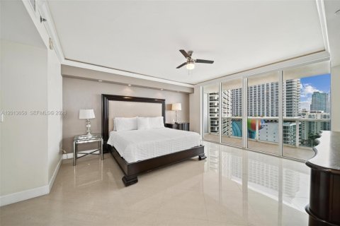 Condominio en alquiler en Hallandale Beach, Florida, 3 dormitorios, 191.84 m2 № 2145709 - foto 22