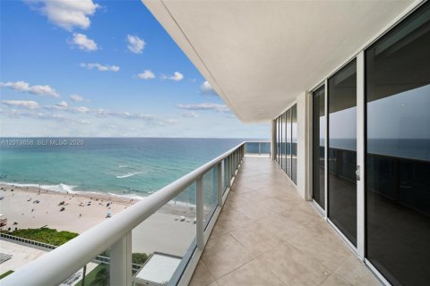 Condominio en alquiler en Hallandale Beach, Florida, 3 dormitorios, 191.84 m2 № 2145709 - foto 17