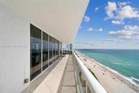 Condominio en alquiler en Hallandale Beach, Florida, 3 dormitorios, 191.84 m2 № 2145709 - foto 12