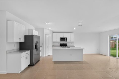 Casa en venta en Port Charlotte, Florida, 4 dormitorios, 169.45 m2 № 2166802 - foto 10