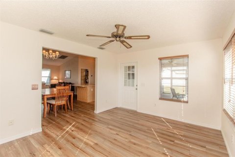 House in The Villages, Florida 3 bedrooms, 146.04 sq.m. № 1806668 - photo 16