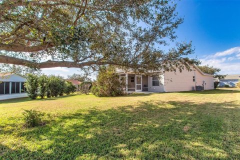 House in The Villages, Florida 3 bedrooms, 146.04 sq.m. № 1806668 - photo 11