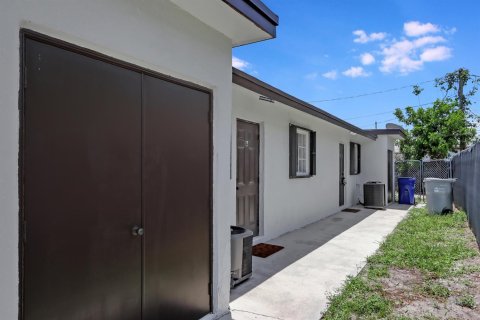 Commercial property in Pompano Beach, Florida 124.58 sq.m. № 2423539