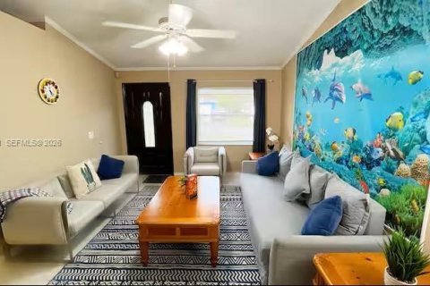 House in Winter Haven, Florida 3 bedrooms, 100.06 sq.m. № 2080498 - photo 4