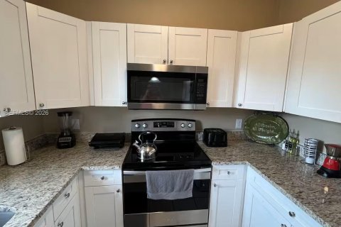 House in Winter Haven, Florida 3 bedrooms, 100.06 sq.m. № 2080498 - photo 10
