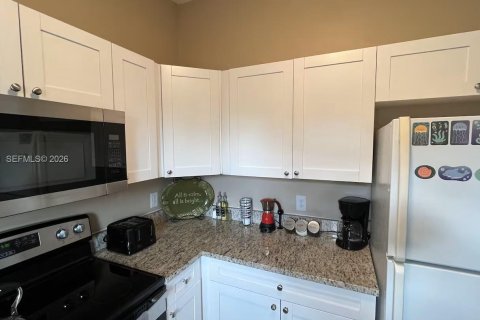 House in Winter Haven, Florida 3 bedrooms, 100.06 sq.m. № 2080498 - photo 7