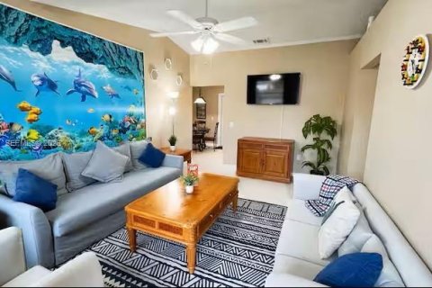 House in Winter Haven, Florida 3 bedrooms, 100.06 sq.m. № 2080498 - photo 3