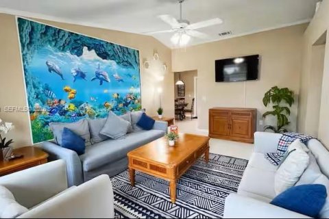 House in Winter Haven, Florida 3 bedrooms, 100.06 sq.m. № 2080498 - photo 5