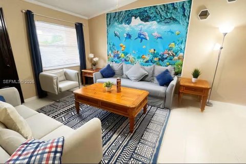 House in Winter Haven, Florida 3 bedrooms, 100.06 sq.m. № 2080498 - photo 2