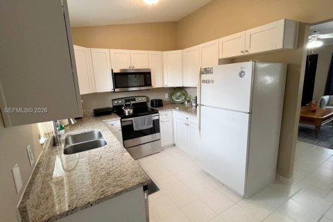 House in Winter Haven, Florida 3 bedrooms, 100.06 sq.m. № 2080498 - photo 9