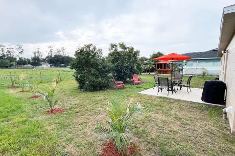 House in Winter Haven, Florida 3 bedrooms, 100.06 sq.m. № 2080498 - photo 20