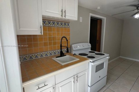 House in Tampa, Florida 44.59 sq.m. № 1941705 - photo 5