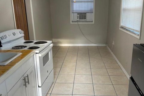 House in Tampa, Florida 44.59 sq.m. № 1941705 - photo 2