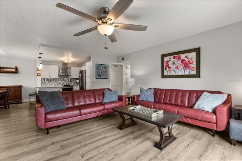 Condo in Winter Park, Florida, 2 bedrooms  № 1837634 - photo 7