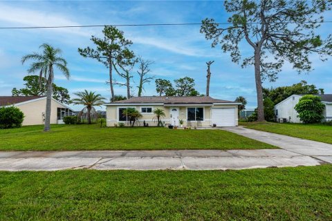 Villa ou maison à vendre à North Port, Floride: 2 chambres, 103.12 m2 № 1906657 - photo 1