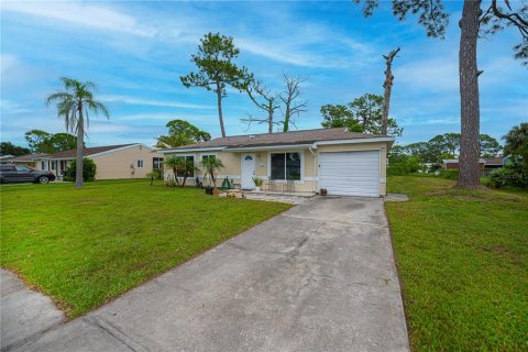 Villa ou maison à vendre à North Port, Floride: 2 chambres, 103.12 m2 № 1906657 - photo 2