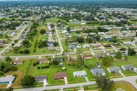 Villa ou maison à vendre à North Port, Floride: 2 chambres, 103.12 m2 № 1906657 - photo 11