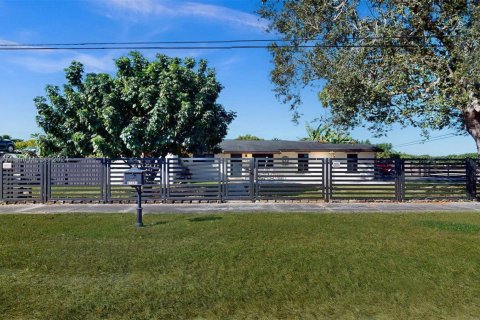 Купить виллу или дом в Хомстед, Флорида 3 спальни, 160.44м2, № 1984873 - фото 2