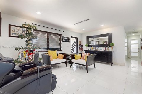 Купить виллу или дом в Хомстед, Флорида 3 спальни, 160.44м2, № 1984873 - фото 7