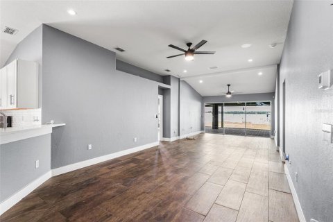 House in Winter Haven, Florida 4 bedrooms, 184.88 sq.m. № 2259301 - photo 16