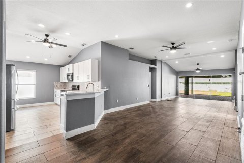 House in Winter Haven, Florida 4 bedrooms, 184.88 sq.m. № 2259301 - photo 10