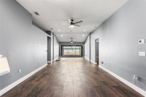House in Winter Haven, Florida 4 bedrooms, 184.88 sq.m. № 2259301 - photo 15