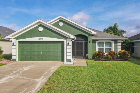 House in Winter Haven, Florida 4 bedrooms, 184.88 sq.m. № 2259301 - photo 2
