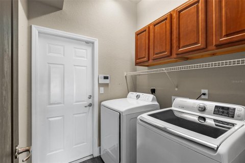 House in Winter Haven, Florida 4 bedrooms, 184.88 sq.m. № 2259301 - photo 29