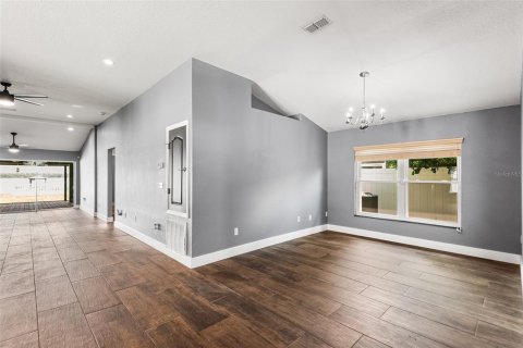 House in Winter Haven, Florida 4 bedrooms, 184.88 sq.m. № 2259301 - photo 7