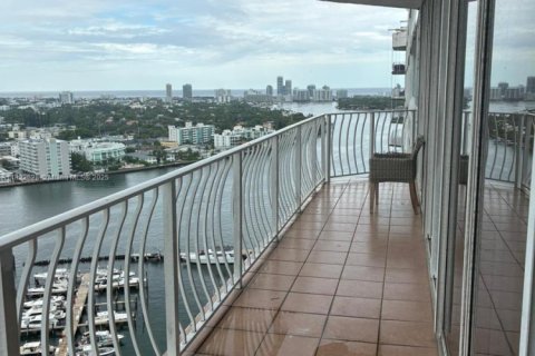 Condominio en alquiler en North Bay Village, Florida, 2 dormitorios, 95.69 m2 № 1787118 - foto 7