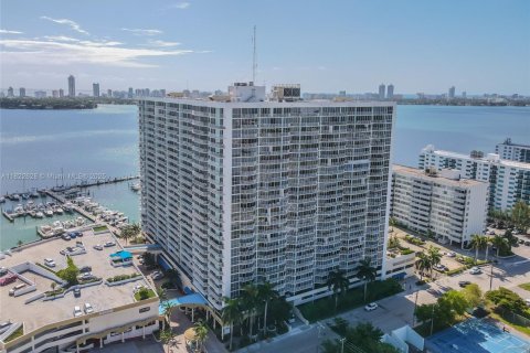 Condominio en alquiler en North Bay Village, Florida, 2 dormitorios, 95.69 m2 № 1787118 - foto 4
