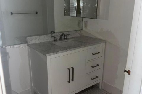 Condominio en alquiler en North Bay Village, Florida, 2 dormitorios, 95.69 m2 № 1787118 - foto 12