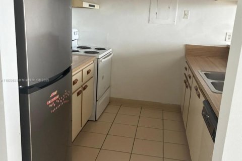 Condominio en alquiler en North Bay Village, Florida, 2 dormitorios, 95.69 m2 № 1787118 - foto 11