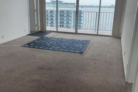 Condominio en alquiler en North Bay Village, Florida, 2 dormitorios, 95.69 m2 № 1787118 - foto 15
