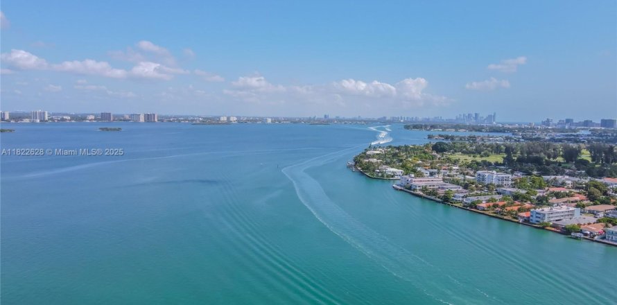 Condominio en North Bay Village, Florida, 2 dormitorios № 1787118
