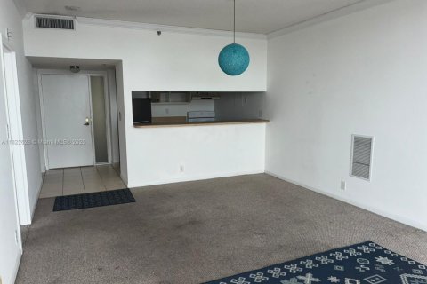 Condominio en alquiler en North Bay Village, Florida, 2 dormitorios, 95.69 m2 № 1787118 - foto 14
