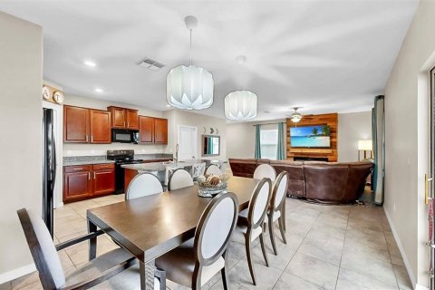 House in Wimauma, Florida 4 bedrooms, 177.81 sq.m. № 1723623 - photo 12